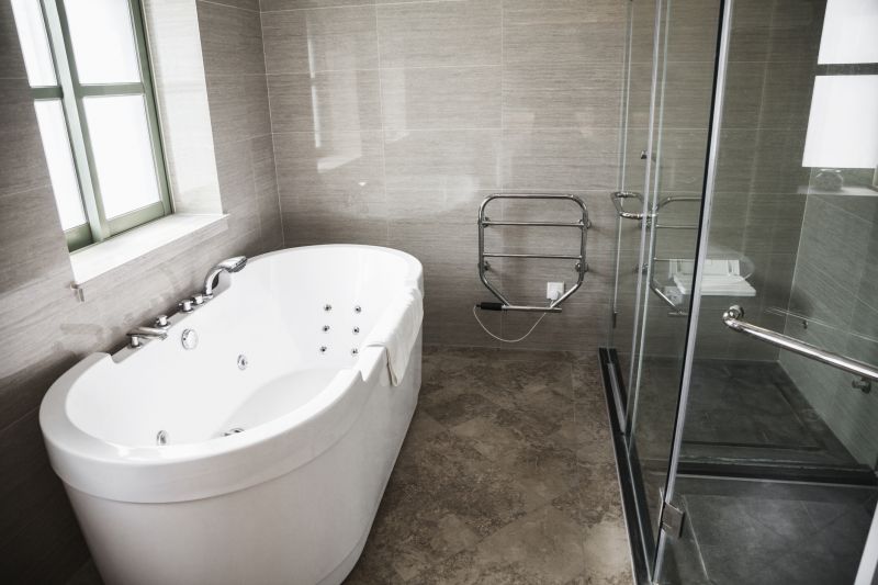 Freestanding Tub with Modern Finish